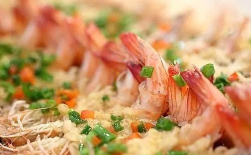 美食推荐：香煎茄盒，砂锅鱼头，豆角炒肉丝，蒜蓉开背虾的做法