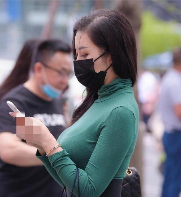 妹妹们|青绿色长袖上衣搭配黑色短裙,玲珑有致,优雅简约