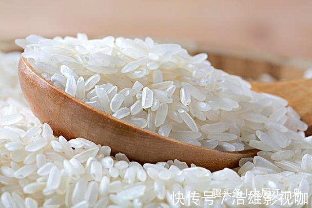 今天才知道,蒸米饭时多加这3样东西,米饭香甜松软不粘锅