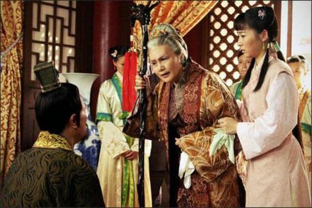 石呆子|红楼梦里3个搞家暴的父亲,这2人羞辱儿子,另1人却教子心切