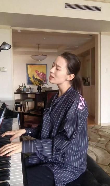 宝宝|郎朗老婆吉娜怀孕8个月,自弹自唱给宝宝做胎教,被赞天籁之音