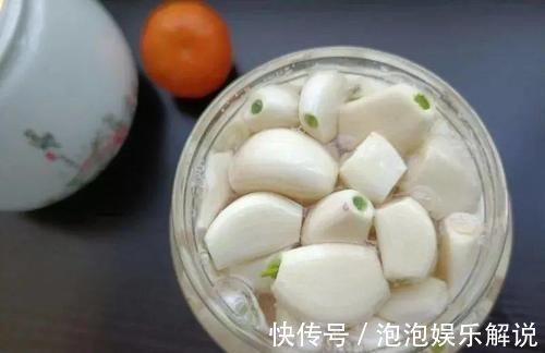 嘎嘣脆|快速腌腊八蒜,一天就变绿,各个嘎嘣脆