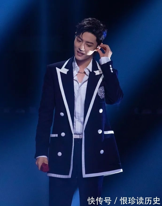 微博之夜|肖战阅读量月均突破百亿，成为2021年最受关注的偶像！