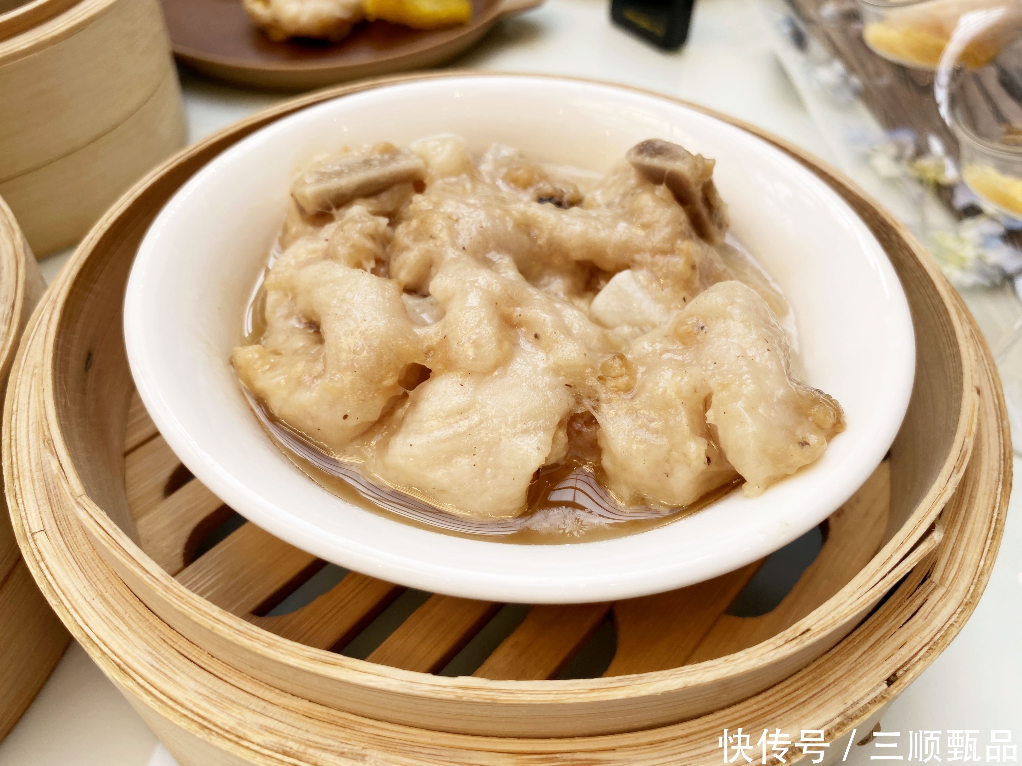 中年|18米高的瀑布,1万平方米的花园!这是广州环境最好的餐厅了吧