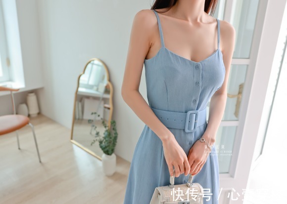 孙允珠|女神孙允珠高清时尚搭配:冰露末夏青柠钻蓝清新连衣裙