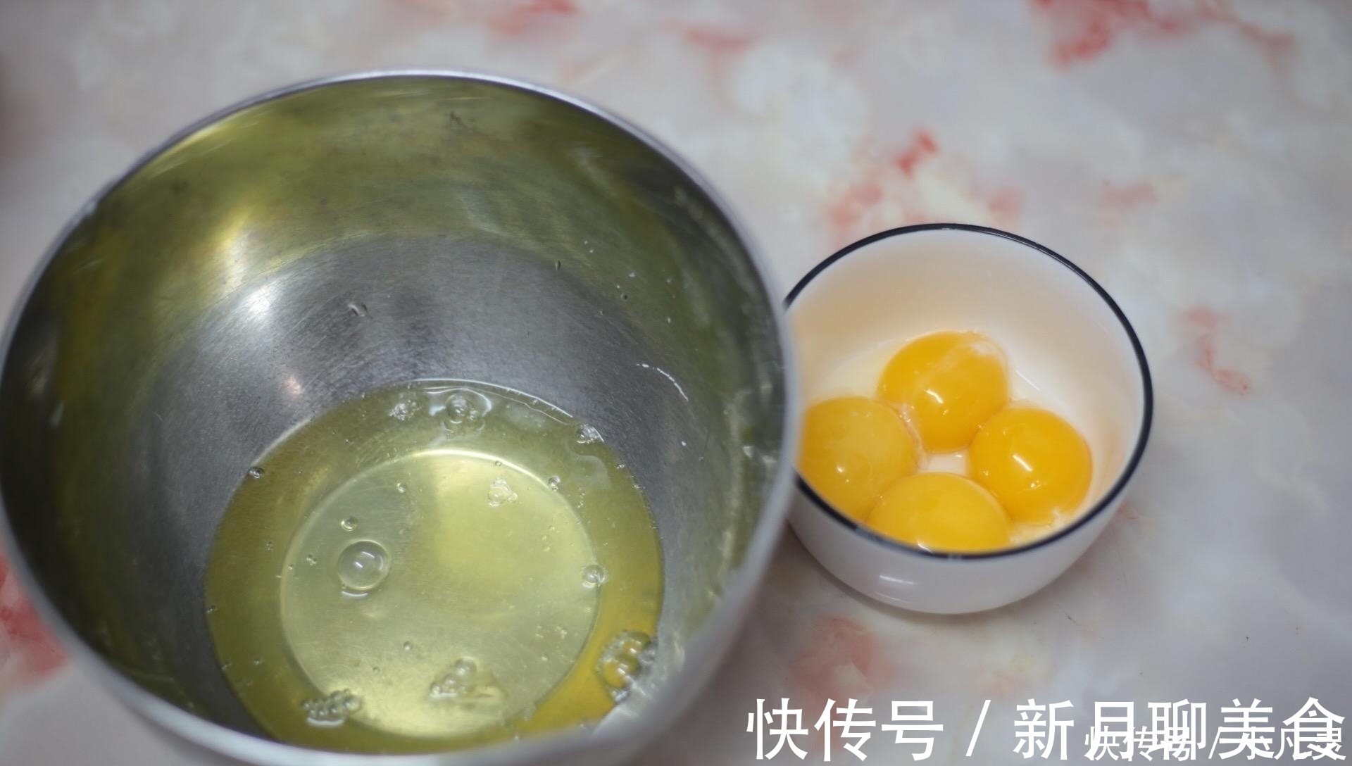 蛋糕不要再去外面买，4个鸡蛋半碗面粉，3分钟学会，比买的香多