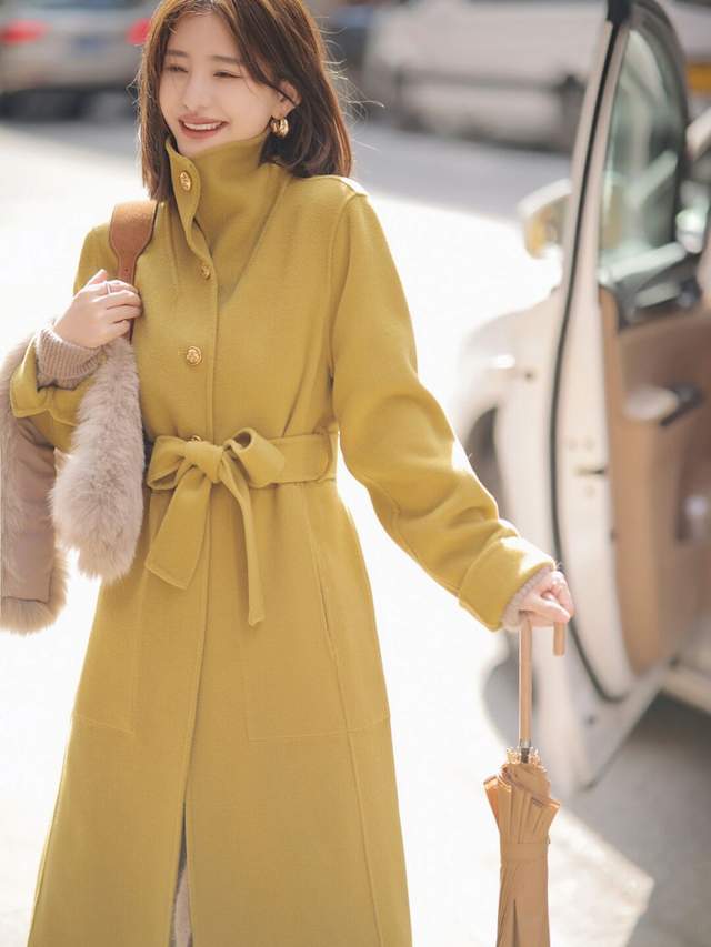 小姐姐 秋冬有哪些高级穿搭?还是大衣搭配半身裙或长裤够拉风,又飒又美
