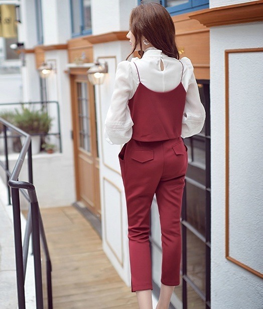 气质|美女一身红白套装,显气质又显身材!