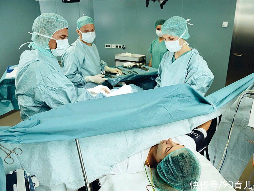 紧张|产妇出产房第一句话就是“冷”,医生遭家属质问,医生:冷就对了
