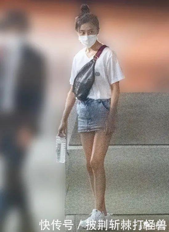 想看明星私底下的样子 千万别信 机场街拍穿搭 快资讯 想看明星私底下的样子 千万别信 机场街拍穿搭 快资讯