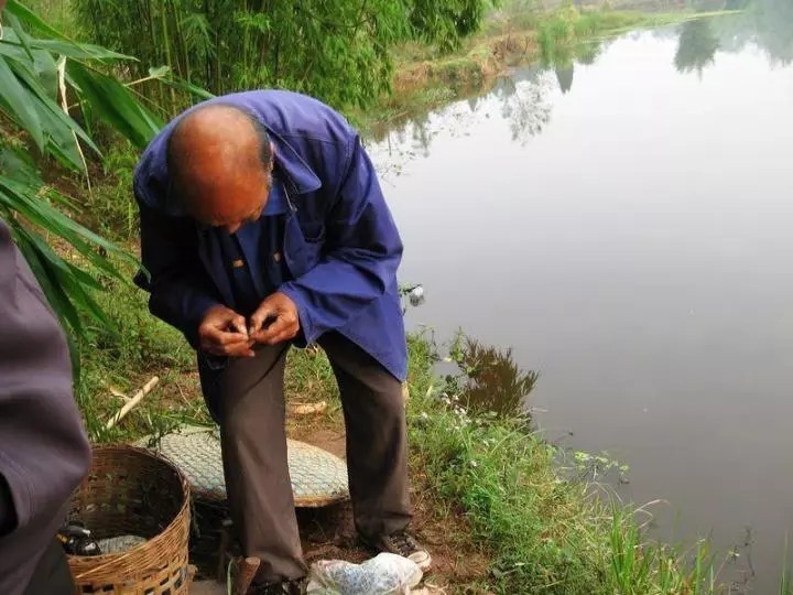 老钓翁送我饵，秘方公开