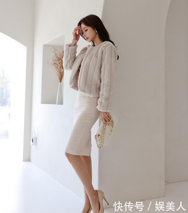 最美孙允珠:竖纹貂绒雅贵外搭,内搭修身丝滑雪纺衫