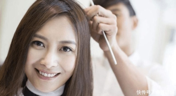 洗头|为什么理发师剪头之前,要先给顾客洗头?洗头妹无意间透露出猫腻