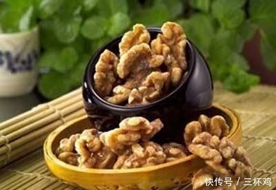 核桃怎么吃最有营养,看完之后以前的核桃都白