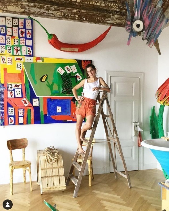 巨人国!她画油画,他做雕塑,这对艺术情侣直接建了一个“巨人国”