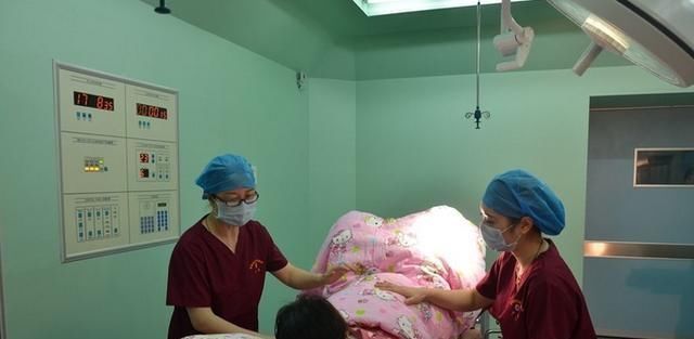 产期|产妇进产房前,偷偷塞给医生一张纸条,医生看完忍不住偷偷抹泪