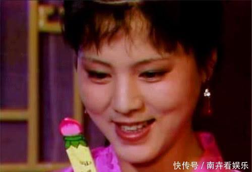 袭人|她是宝玉四大丫环之一，却莫名其妙失踪了，其实曹雪芹早有交代