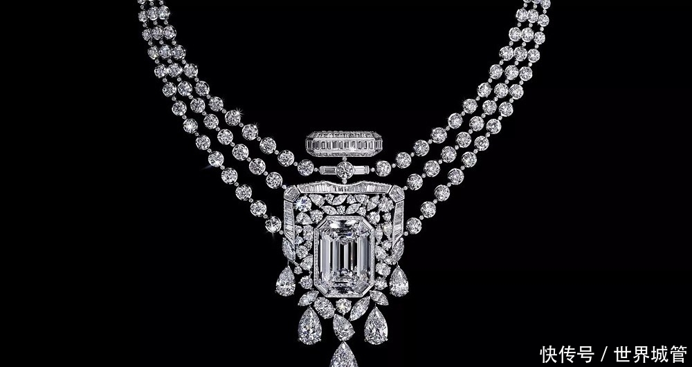 为纪念香水而定制的绝世项链，主钻55.5克拉，且有钱也买不到
