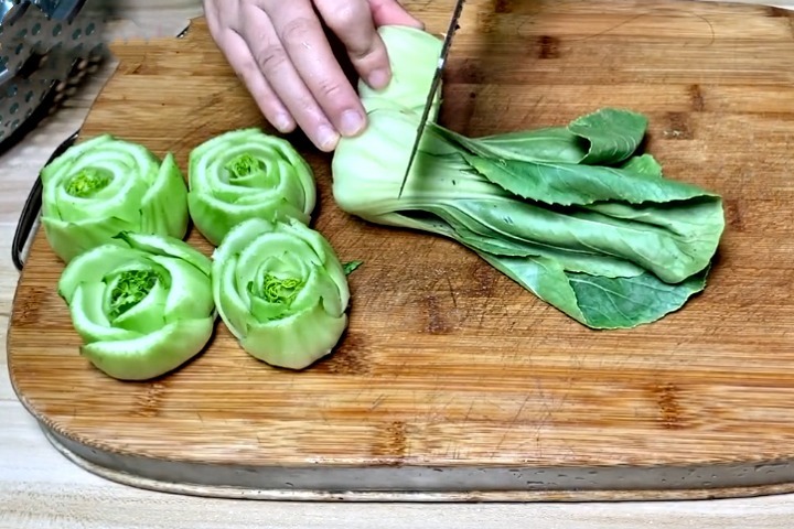 油菜不要老是拿来熬汤,教你做凉拌油菜,好吃下饭,不油腻