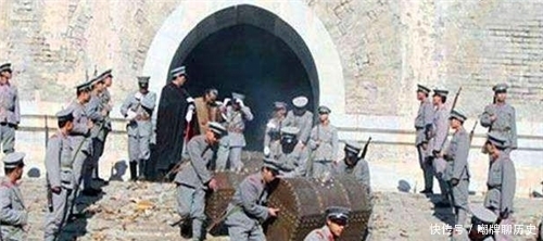 乾隆皇帝|孙殿英盗乾隆墓时，为何要把他的牙齿全部敲掉？真相让人愤怒