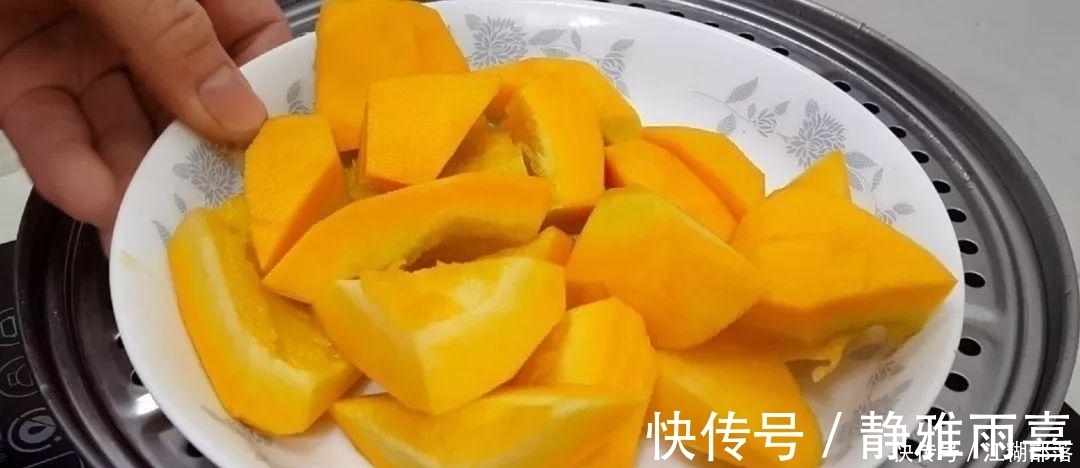 南瓜又出新吃法,不用油炸,比面包馒头做法简单,比南瓜饼还好吃