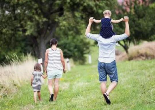 好好学习|大学教授怒斥家长:早晚接送会毁了孩子!不料网络上骂声此起彼伏