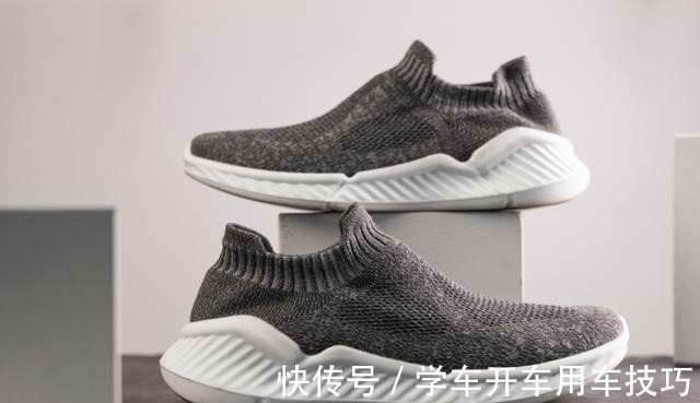 freetie 小米有品硬核休闲运动鞋火了,防泼水透气,“裸脚”般舒适感,爽!