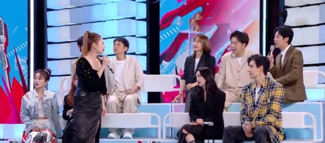 张雨绮|张雨绮主持《快本》聒噪不已,多次打断嘉宾说话,何炅都圆不了场!