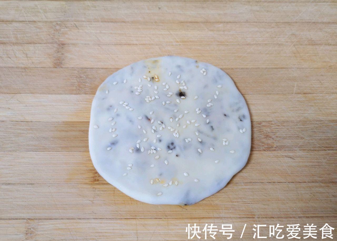 自制梅菜肉酱烧饼,在家也能吃到特色小吃,鲜香适宜,味道很棒