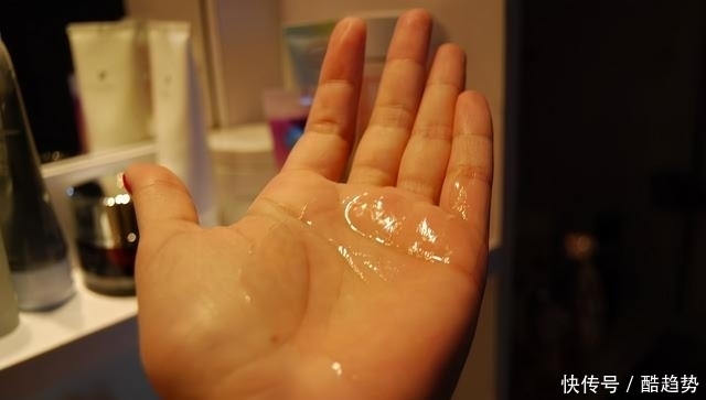 面部ps？有了它，痘印花脸都救活了，保湿度更无可挑剔