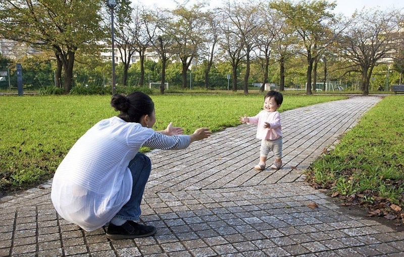 鞋子|孩子走路越早，代表智商越高吗走路早的通常是这类孩子，别得意