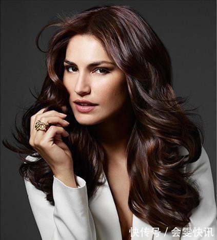 刘海儿 女人过了40就放弃“黑长直”吧!换上这4种发型,从阿姨变回姐姐