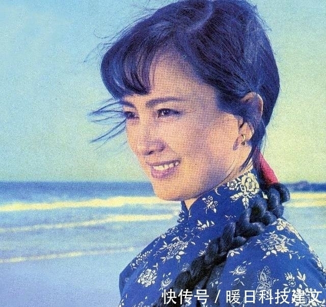 婚变$因《渡江侦察记》走红,颠峰弃影教子遭婚变,再嫁富商成著名画家