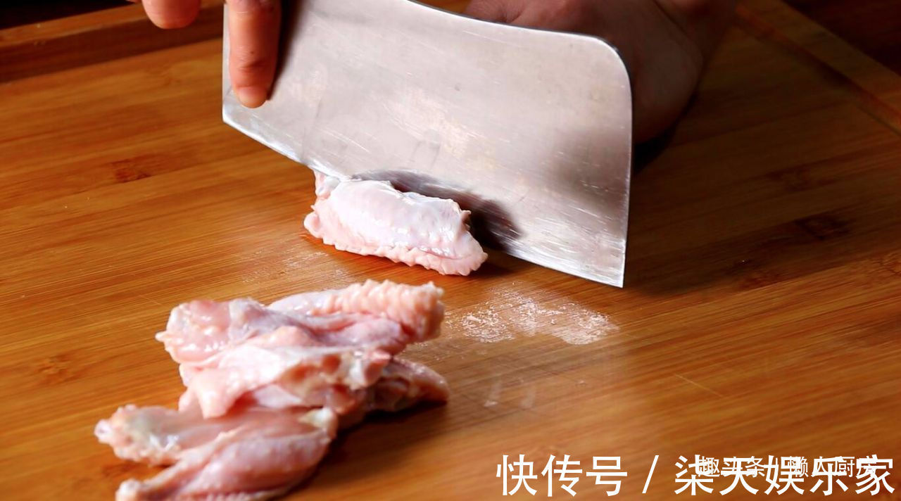 不放油炸，不用油煎，学会鸡翅的新做法，好吃到吮指，皮滑肉嫩
