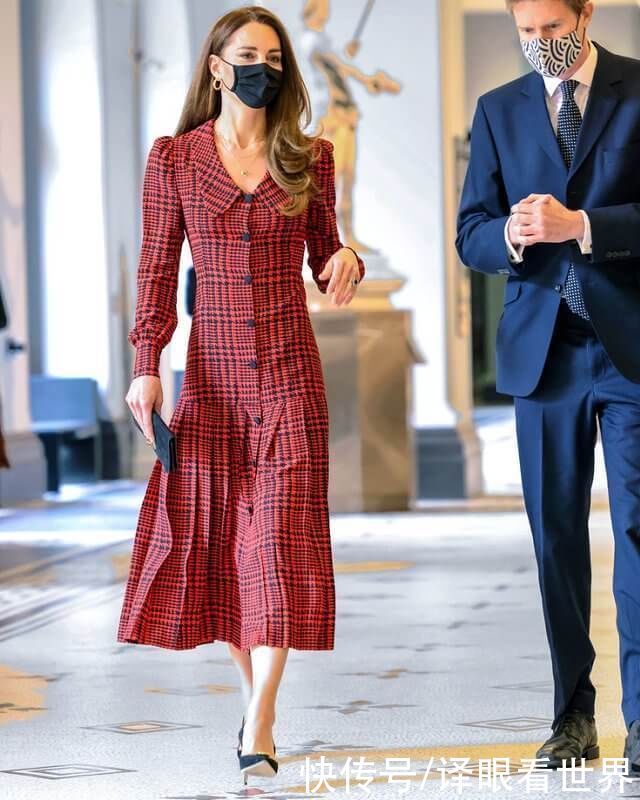 西班牙王后轻松美翻，着千元荷叶边连体裤，完胜穿万元格裙的凯特