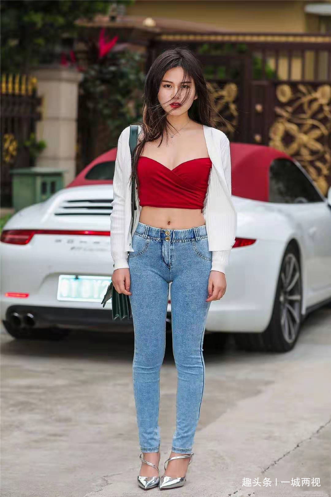 时尚 紧身牛仔裤是街头时尚的标志,它更代表着新一代的闲适格调!