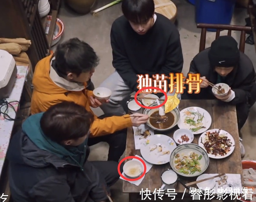 面对美食诱惑，张艺兴和彭昱畅，体现出了顶流和普通艺人的差距