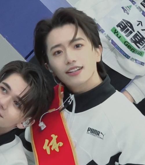 创四A班伯远“热血笨蛋”有望出道？青1无存在感，李汶翰赞“老兵不死”