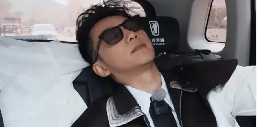 郑恺 《奔跑吧》3位老成员：李晨装疯卖傻，郑恺浑浑噩噩，baby受欺负