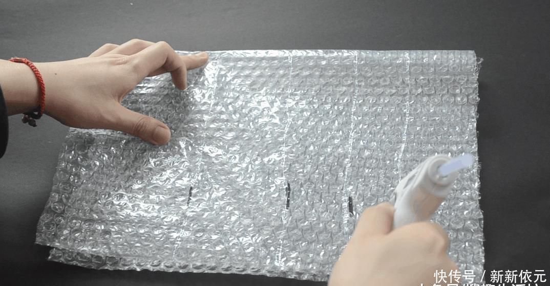 快递箱里的气泡垫别扔了, 没想到它作用这么大, 家家户户用的到