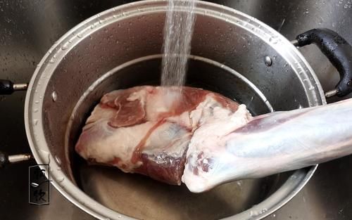  a23|朋友送个大羊腿，看我这样做，家人甩开腮帮子吃，太香了