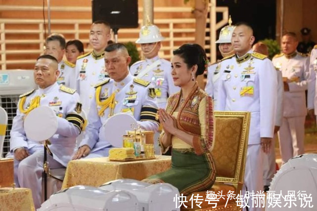 诗妮娜|诗妮娜胆子好大竟然走红毯了？刺绣开衫配绿裙好娇媚，苏提达黑脸