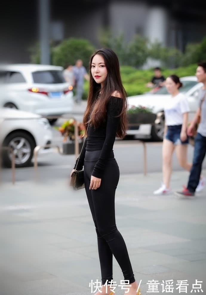 街拍：清凉打扮的美女，丰腴有致,比你想象中的时髦！