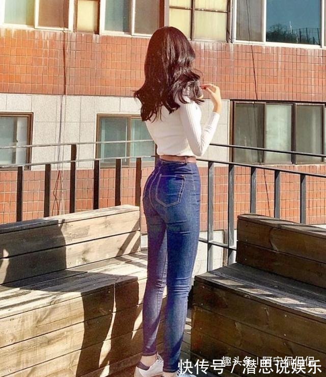 女人味 简单时髦的牛仔裤,洋溢成熟的女神魅力