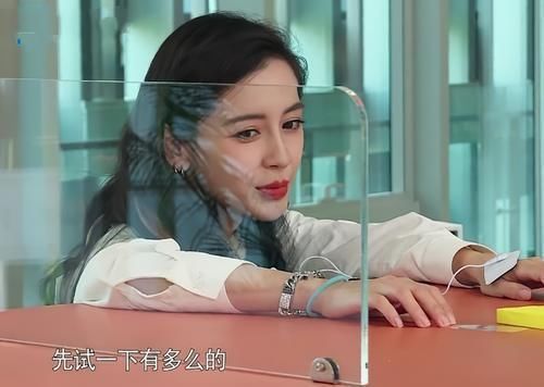 luc跑男尝试被电,baby疼到五官变形,沙溢成斗鸡眼,唯独他面不改色