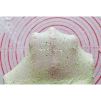 配着这盘菠菜小餐包，米饭可以吃三大碗