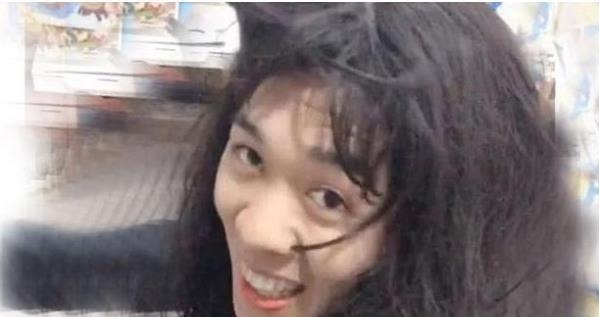 艺考$美术生考试画“自画像”火了,美女画得很好,但老师还是给了0分