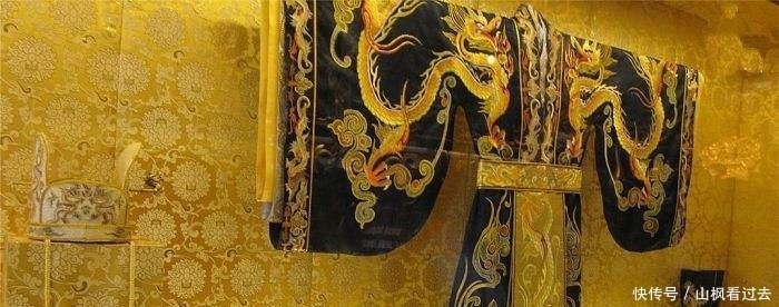 龙袍|皇帝的龙袍几十年都不洗一次,有味道了怎么办?