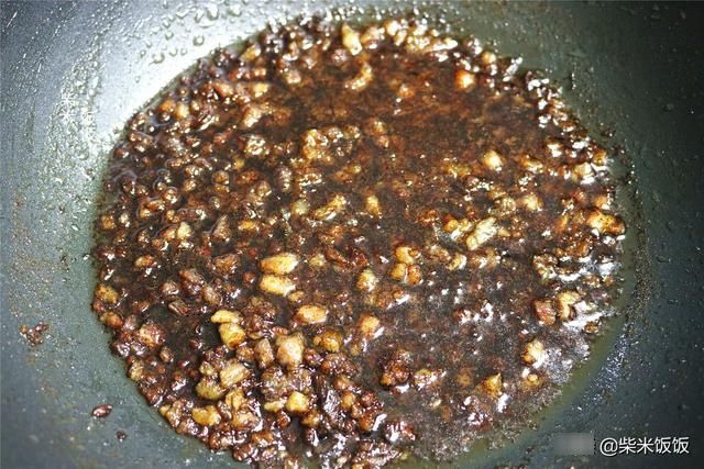 韭菜饺子，别总搭配鸡蛋了，教你这样调馅，个个爆汁更好吃