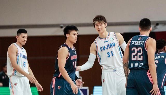 刘志轩|一夜3消息！宏远胡明轩征战NBA，辽篮官宣坏消息，王哲林加盟上海